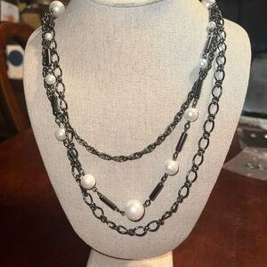 Elegant Black and White Pearl Necklace